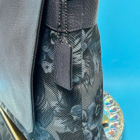 Coach Charles Blue Floral Hawaiian Messenger Bag Approx. 13 x11x3 F59301 - Picture 4 of 17